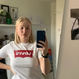 Levi’s T-shirt - Nyskick då den aldrig kom till användning. Köparen betalar frakt