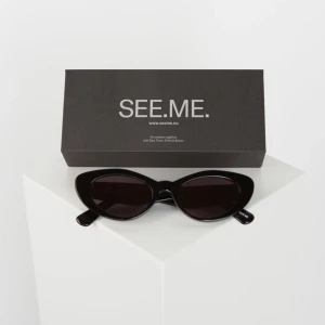 SEE ME solglasögon - Solglasögon från SEE ME, aldrig använda. Endast öppnade för att prova. Nypris 500 kr, mitt pris 200 kr inklusive frakt. Skicka meddelande vid intresse🖤 