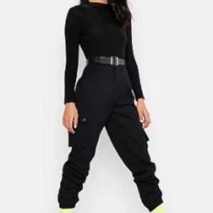 Helt nya byxor  - Helt nya. Köparen står för frakten 