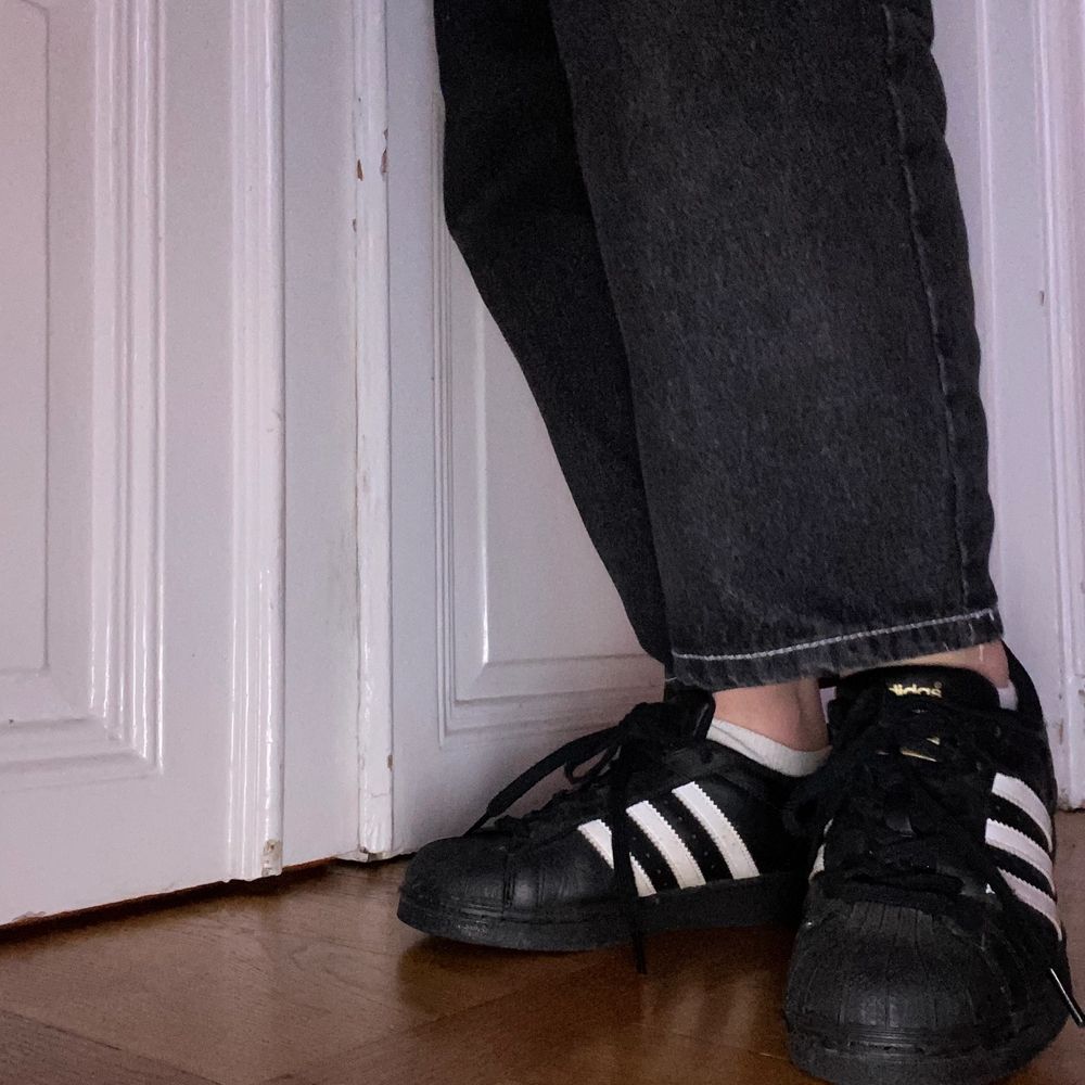 Svarta adidas skor - Adidas | Plick Second Hand