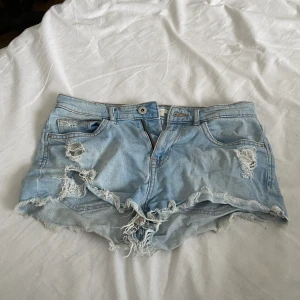 Jeans shorts, 34 - Korta jeans shorts, aldrig använda, storlek 34
