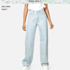 Jeans - Säljer dessa snygga junkyard jeansen i strl 26. Sitter så snyggt!!! Säljer pga att de ej kommer till användning längre. Pris kan diskuteras 