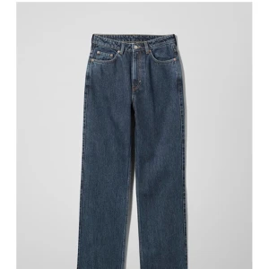 Weekday 26/32 - Kollar intresse på mina helt nya jeans från weekday, fick dom i julklapp så därav ingen prislapp kvar men dom är aldrig använda!🥰