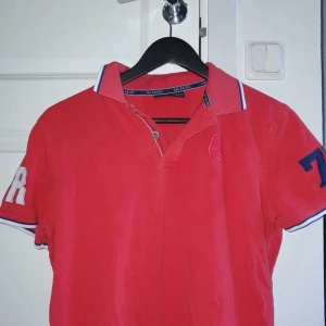 Sail racing piké  - Användes endast under en resa. Storlek M