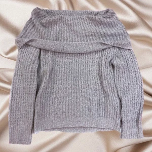 Off shoulder stickad tröja - Off shoulder stickad tröja som är hur mysig som helst😍