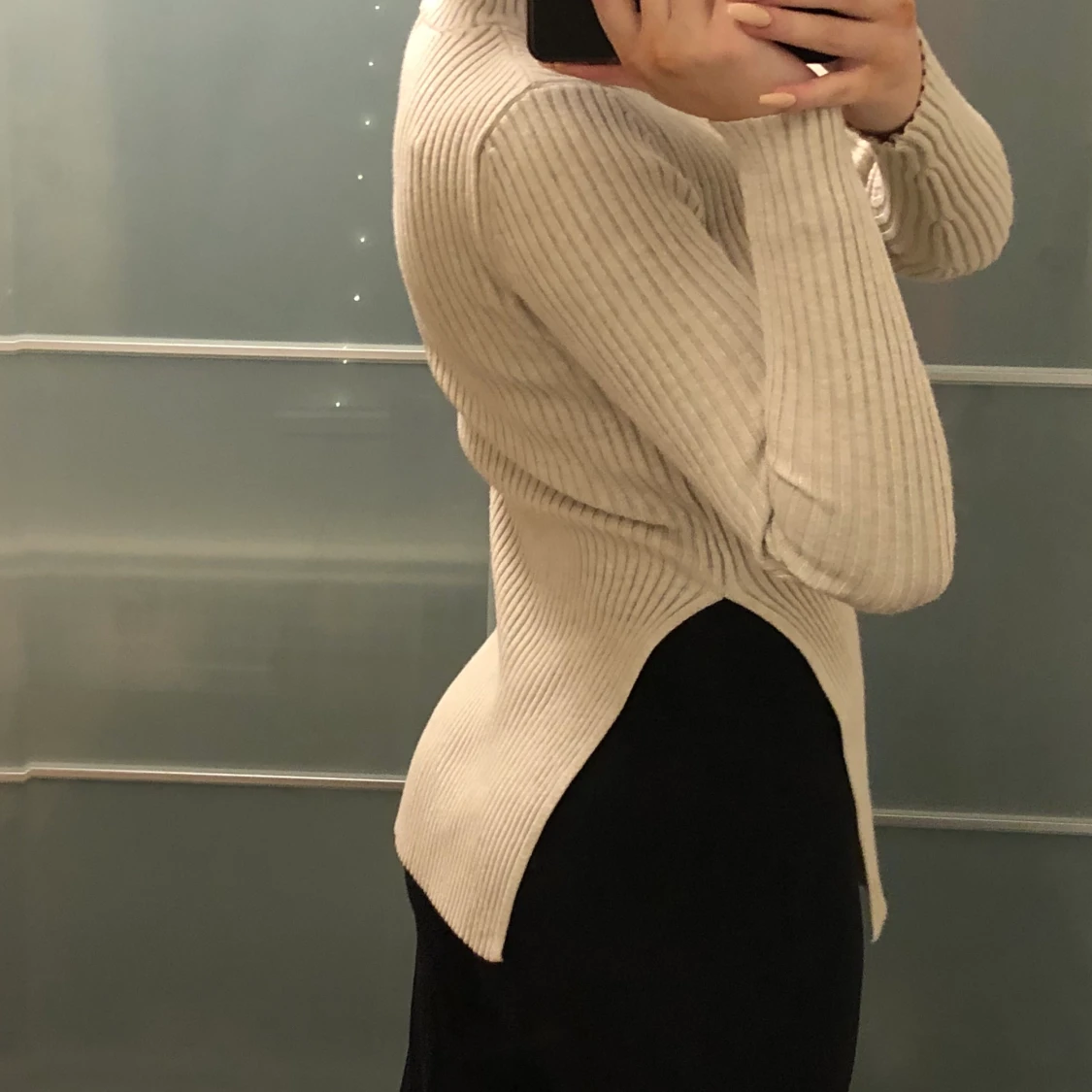 Ribbstickad tröja med slits i sidan storlek S - 91