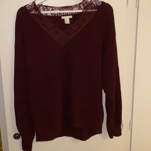 Stickad tröja - Stickad tröja från H&M i storlek M. Priset är plus frakt.