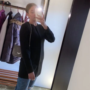 Jacka - Säljer nu min super fina kappa som är perfekt till vår/hösten. Jätte skön och passar till allt, men den kommer tyvärr inte till användning längre. 