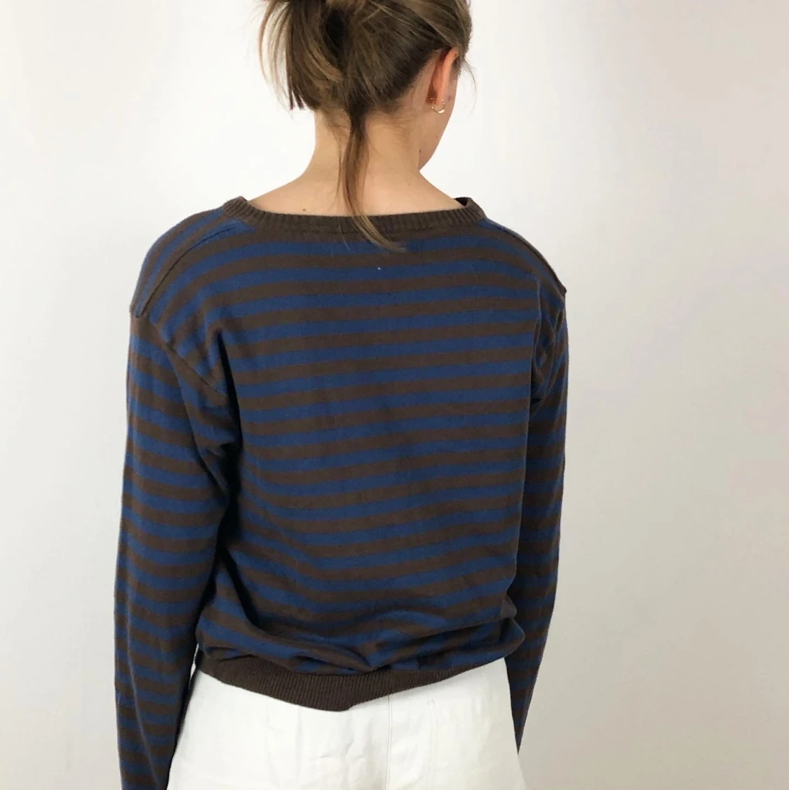 brun och blå randig tröja - 90