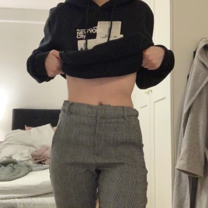 Rutiga byxor - Gråa rutiga byxor men inställdbar midja 