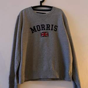 Morris sweatshirt grå, stl XL men mer som en L bud från 50kr. Köparen står för frakten!📦