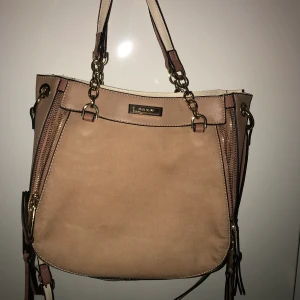 Handväska  - Bra skick! 100kr eller högsta bud 