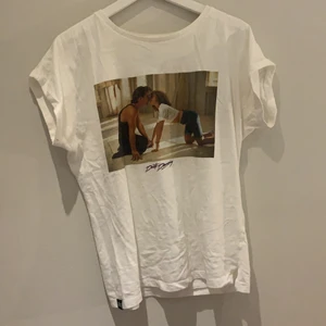 Dirty dancing tröja - Säljer då jag inte fått användning av den så mycket. Jättefin passform o coolt tryck såklart. 