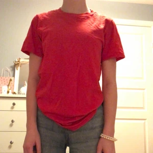 Hov1 T-shirt  - Lyssnar inte lika mycket på hov1. Jätte bra skick. Frakt tillkommer. Om fler är intresserade blir det budgivning.🥰🥰