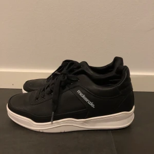 Mckenzie sneakers - Mckenzie Sneakers i storlek 39, fint skick, köpta på Jd sports
