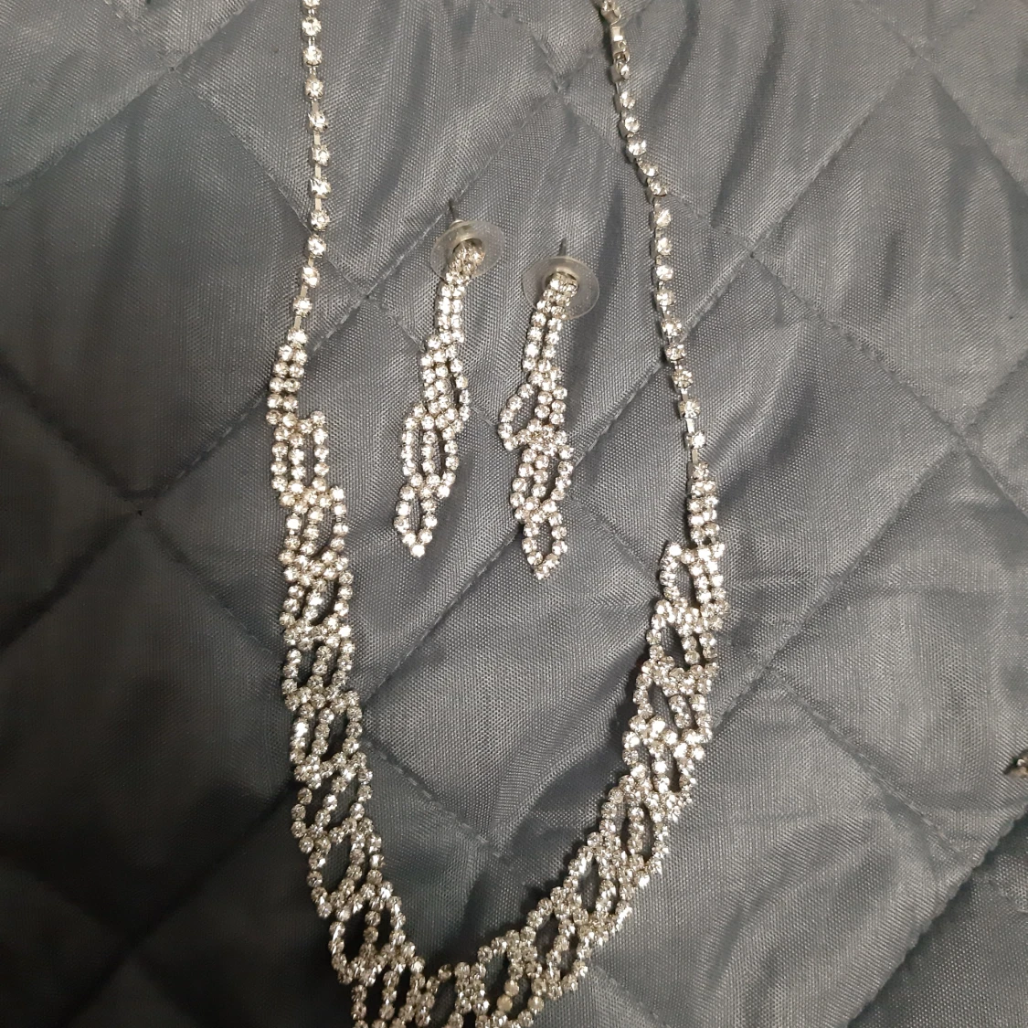 Glitter halsband och örhängen