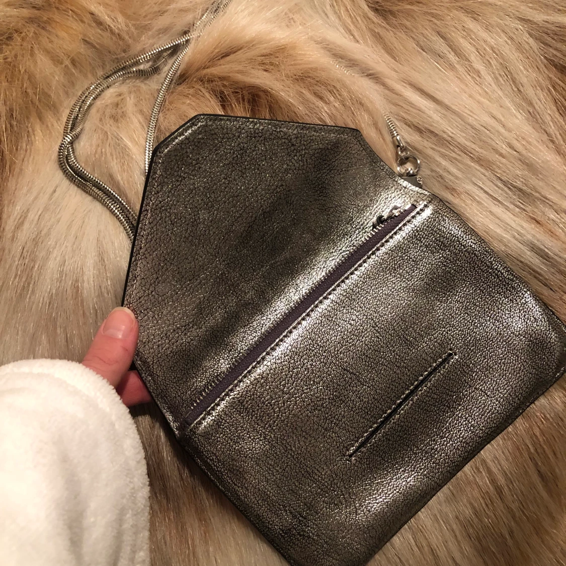 Filippa K kuvertväska, 200kr - 90