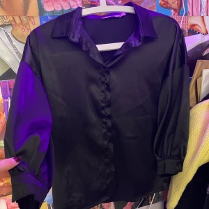 Blus från NAKD - Jättefin svart blus från Nakd