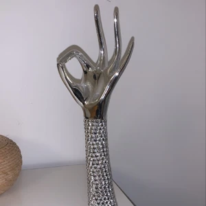 Smyckehållare  - Säljer denna fina smyckehållare då jag inte använder så mycket smycken och den allmänt bara står. 