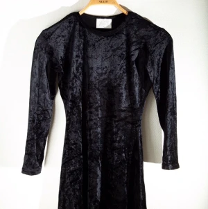 Hennes collection 90’s skaterklänning - Storlek 40/42. Stretchig. 