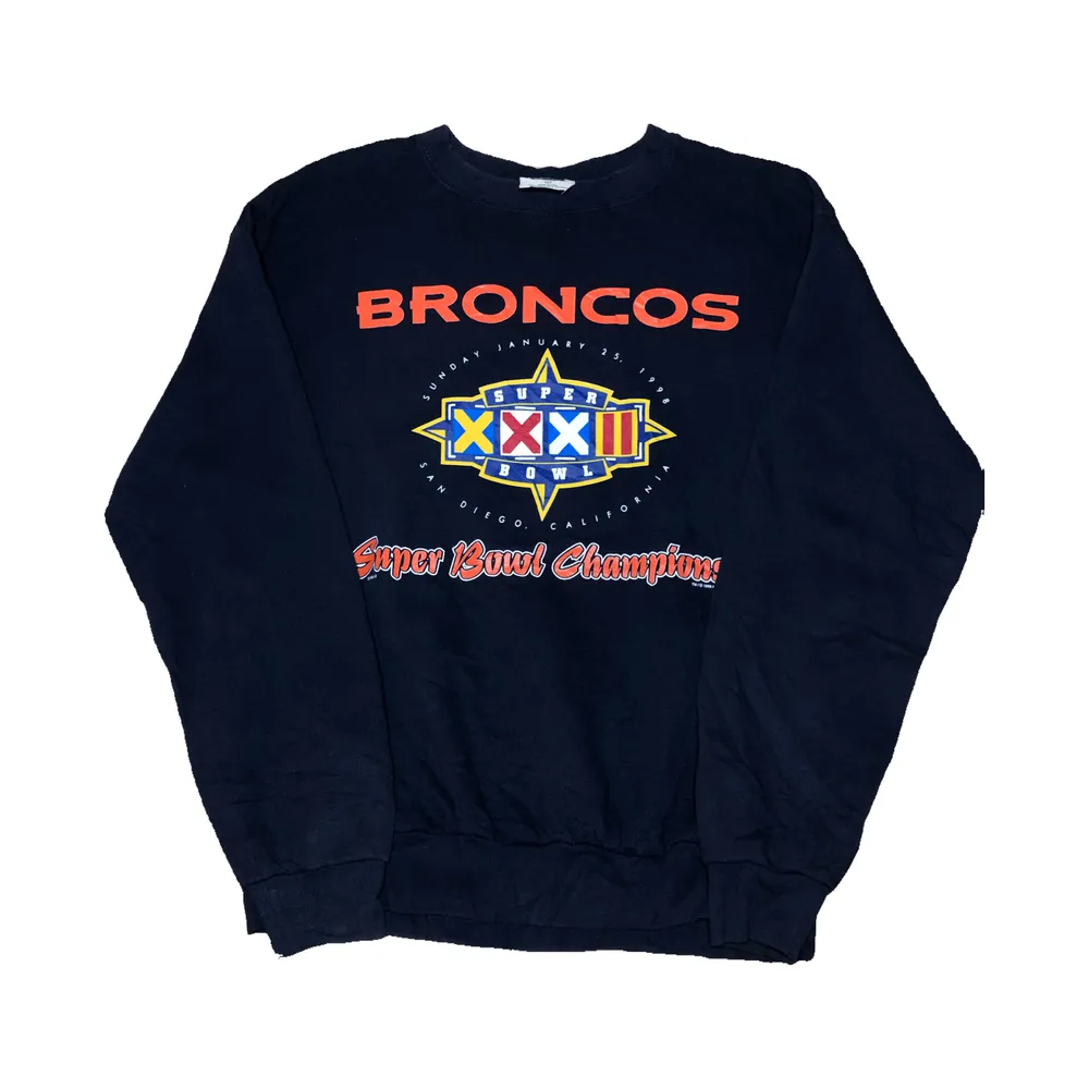  Vintage Broncos Sweatshirt   Storlek L Measurements: Length - 70 cm Pit to pit - 63 cm  Condition: Vintage (9/10)  (Pris - 300kr)  DM för mer bilder och frågor #sweden  #vintage #sweatshirt. Tröjor & Koftor.