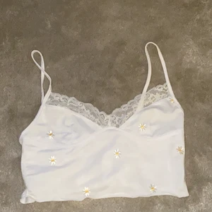 Blommig topp - En blommigt topp från ownsaviour. Aldrig använd. Strl M men är mer som s/sx