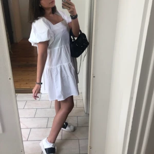 Klänning - Jättesöt klänning som inte kommer till användning mer! Strl. M