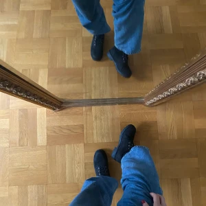 svarta kängor 38 - Svarta boots stl 38 från hm. Nypris 299, sparsamt använda. 