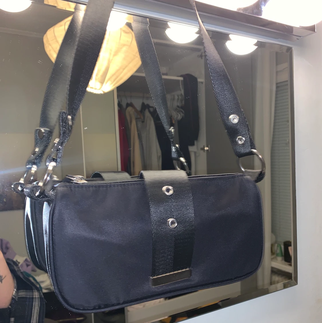 Svart axelväska - 90