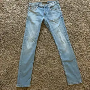 Blåa Jeans från Zara i strl 38 man. Gott skick nästan oanvända
