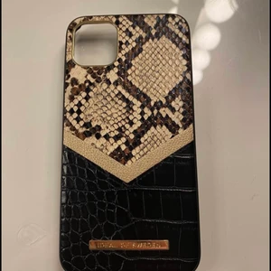 Skal ideal of Sweden  - Säljer nytt ideal of Sweden skal i orm skin, funkar till iPhone XS MAX & iPhone 11 PRO Max 