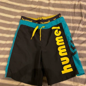 Hummel badbyxor  - Badbyxor i bra skick, barnstorlek💗