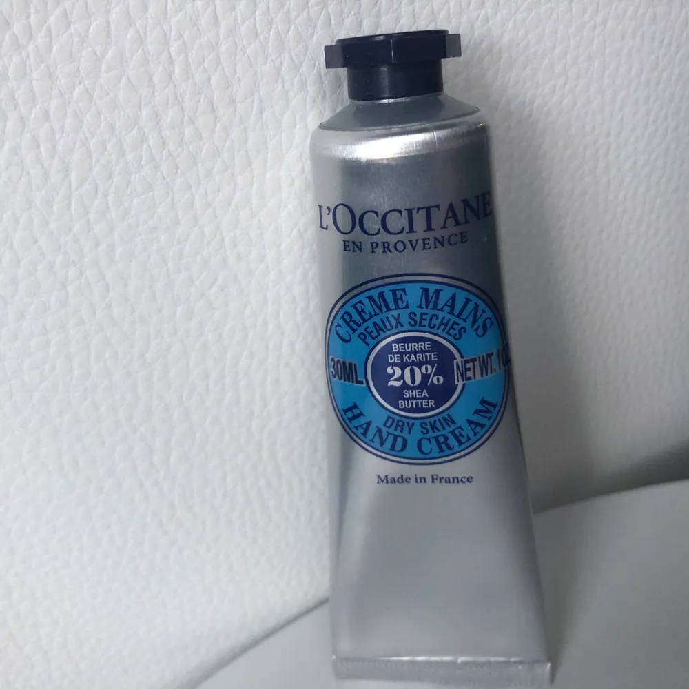 NY! L'Occitane Shea Hand Cream 30 ml. Värde 85 kr. Aldrig använd.. Övrigt.