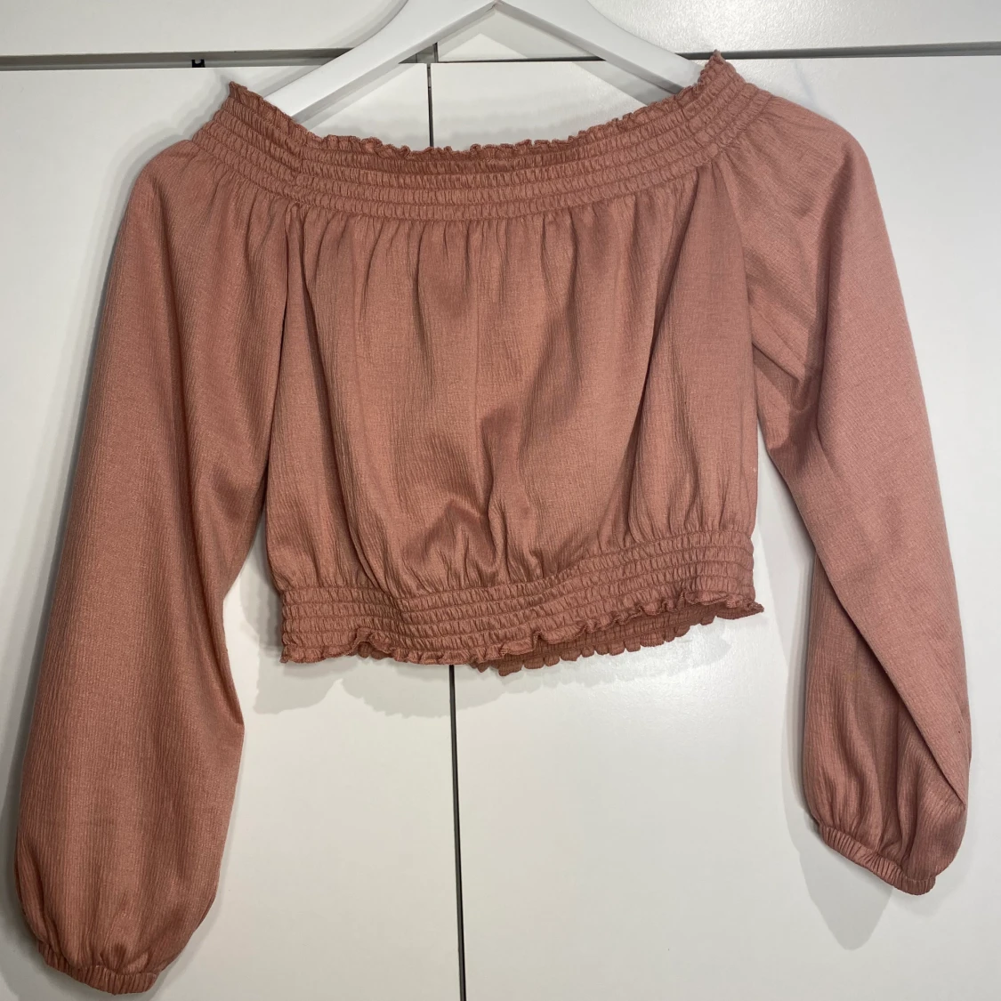 Off-shloulder topp från H&M i storlek xs. - 90