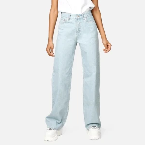 wide leg jeans - snygga wide leg jeans från junkyard, nypris var 500kr. kan mötas i sthlm elr frakta. använd några gånger men det finns inga brister på dem.