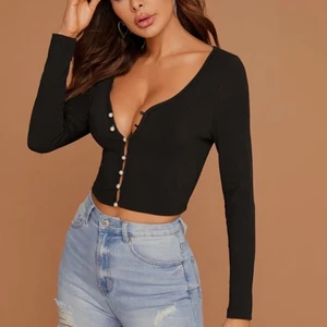 Fin topp med pärlor - Säljer denna topp i storlek XS från Shein, den är helt slut på hemsidan!💗