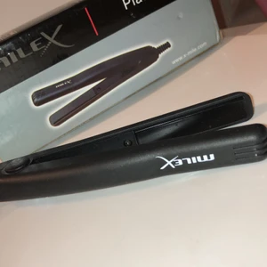 Milex plattång  - En mini plattång som funkar jättebra värmer upp fort och är perfekt om du skulle ha ont om tid. Den är i bra skick och ni kan få förpackning till om ni vill. (Priset kan diskuteras)