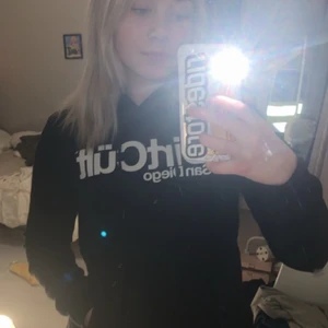 Dirt cult hoodie svart - Väldigt bra kvalite inga fläckar eller hål, dirt cult hoodie, storlek M, använd 2 gånger, jätte fin o mysig!
