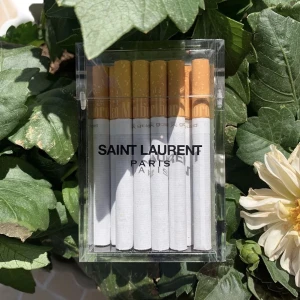Cigg case saint Laurent  - Helt nytt, kvar i förpackning. Får plats med 20 cigg