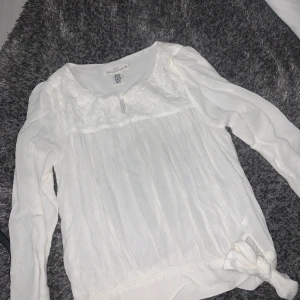 Fin blus - En fin tunn vit blus.