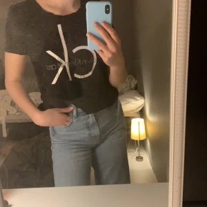 T-shirt  - T-shirt från Calvin Klein ( äkta ) priset är plus frakt!!