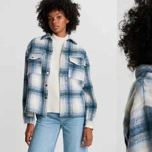 Fanny shirt Jacket, str M - Söker efter denna jacka då jag försöker köpa alla mina kläder second hand :)) 