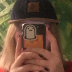 Carhartt keps  - Har en rätt så oanvänd Carhartt keps. Säljs för 280+ frakt, eller kan mötas upp i Malmö. Ifall fler blir intresserade så budgivning. Dma ifall du är intresserad eller har någon fråga! ❤️