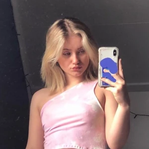 Linne - Jättefint tiedye linne jag sytt ihop själv! Säljer pågrund av att jag sällan använder den, köparen står för frakt