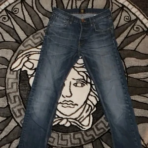 Lee Jeans - Midjan: 30 Längden: 32  Nypris i butik: 1000kr PRISET KAN ALLTID DISKUTERAS.