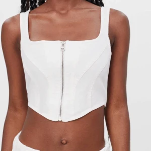 Korsettopp med dragkedja - Super fin verkligen men har inte kommit till användning☺️