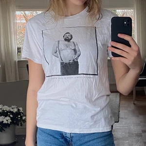 Tröja med Cornelis storlek S från junkyard - Cool tröja jag har haft när jag har åkt skidor storlek S från junkyard! Cornelis Wreesvijk på bilden! Frakt tillkommer!