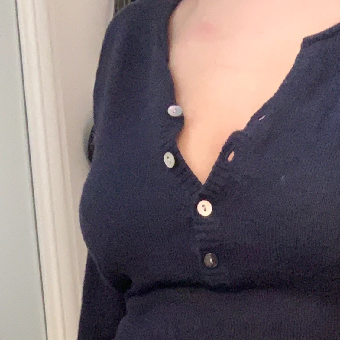 Söt tröja med knappar - 90