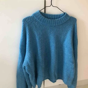  - Stickad tröja från H&M, ballongärmar och hur mysig som helst! Perfekt nu till hösten.