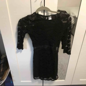  - Snygg tajt klänning, köpare står för frakt, bor man nära så kan man hämta de